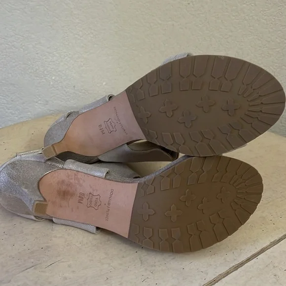 NEW Donald J. Pliner Tilly Gold Shimmer Leather/Fabric Sandal 3.5" Heel 8.5M - Picture 9 of 10